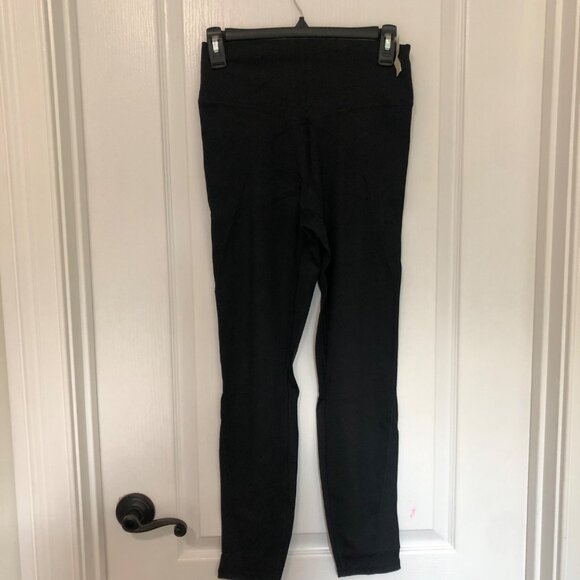 Offline By Aerie Hi-Rise Black Leggings Size Large Nylon & Elastane Comfort NWT - Picture 5 of 11